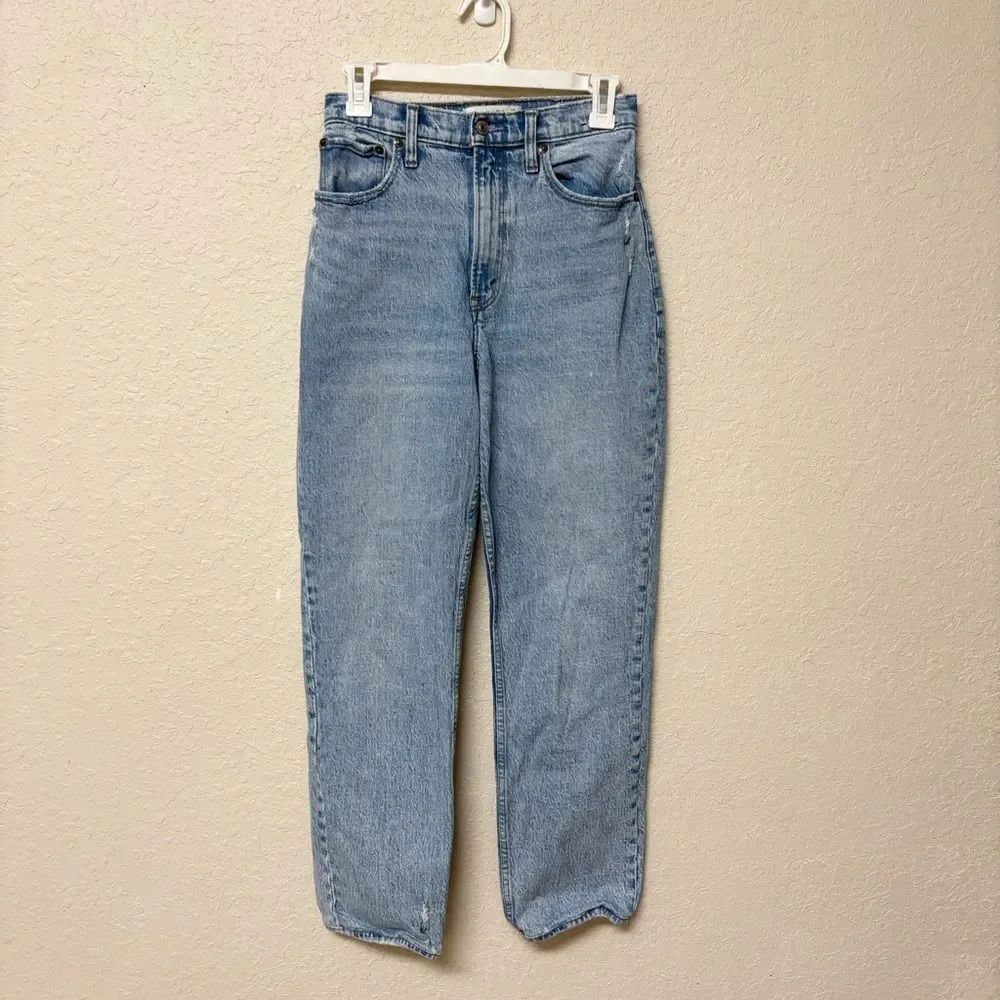 Abercrombie & Fitch 90s Straight High Rise Blue Jeans Size 26/2R Light Wash Curv